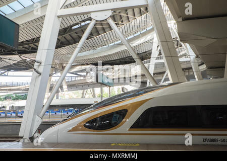 Enorme,Beijing Sud,treno stazione,,passeggeri,pendolari,Persone,Pechino,capitale,città,Repubblica Popolare Cinese,Cina,Chinese,Asia,asiatica, Foto Stock