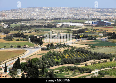 Summer View su Ta' Qali, un ampio spazio aperto di Attard, centrale di Malta, Foto Stock