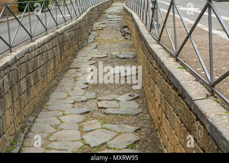 Tuscania, Viterbo, Italia: antica via Clodia era una antica alta strada d'Italia. Situato tra la via Cassia e la Via Aurelia- Foto Stock