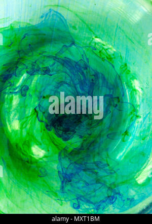 Inchiostro in acqua Swirl Foto Stock