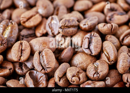 Close up foto di caffè tostato in grani, profondità di campo. Foto Stock