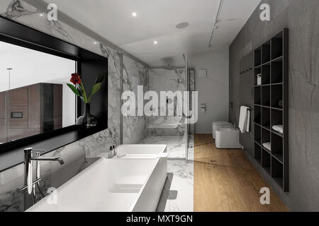 Elegante bagno moderno con bianco e pareti piastrellate. Vi è una grande vasca da bagno bianco con rubinetto cromato, finestra con fiore in vaso, scuro ripiani, vetro sho Foto Stock