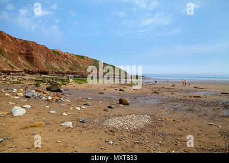 Filey North Yorkshire Regno Unito 1 giugno 2018 vista di Filey brigg e carr naze dalla spiaggia - EDITORIALE Foto Stock