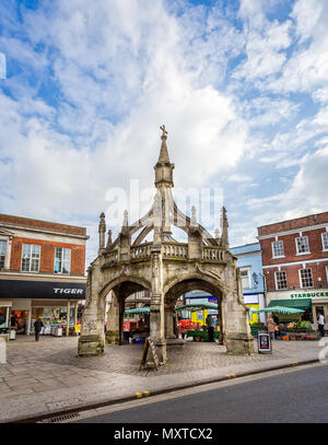 Antico Mercato Medievale croce noto come la Croce di pollame in Salisbury prese a Salisbury, Wiltshire, Regno Unito il 21 febbraio 2018 Foto Stock