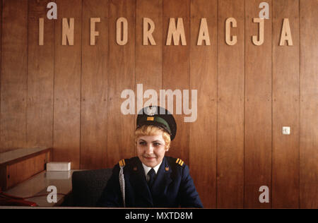 Receptionist presso l'URSUS fabbrica del trattore, Lubln, Polonia Foto Stock