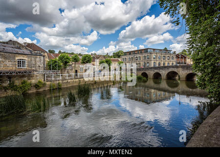 Bradford on Avon città ponte presi in Bradford on Avon, Wiltshire, Regno Unito il 25 Luglio 2015 Foto Stock