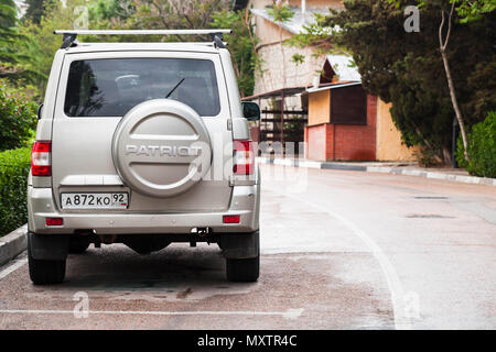 Sebastopoli, Crimea - 8 Maggio 2018: Close-up vista posteriore della UAZ Patriot o UAZ-3163, mid-size SUV prodotta dalla divisione UAZ di SeverstalAvto in Ulyanovsk, Foto Stock