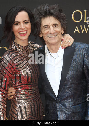 Aprile 08, 2018 - Ronnie Wood e Sally legno frequentando il Olivier Awards con Mastercard, Royal Albert Hall di Londra, Inghilterra, Regno Unito Foto Stock