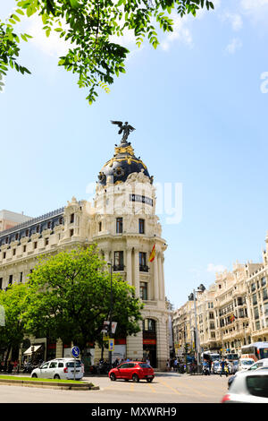 L'Edifico metropoli ufficio edificio sulla giunzione di Calle Gran Via e Calle de Alcalá, Madrid, Spagna. Maggio 2018 Foto Stock