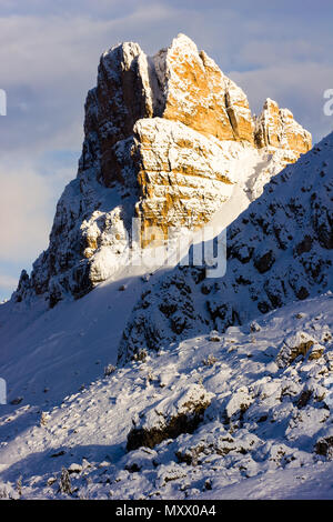 Fantastiche montagne invernali paesaggio vicino Passo Giau, Dolomiti Alpi, Italia Foto Stock