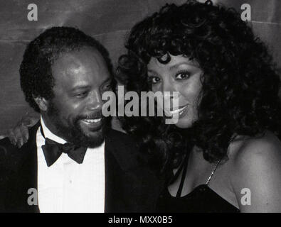 Quincy Jones e Donna Summer su gennaio15, 1983 al Savoy Theatre di New York City. Credito: Walter McBride/MediaPunch Foto Stock