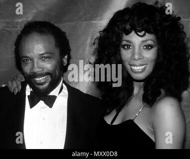 Quincy Jones & Donna Summer al Savoy Theatre di New York City. Gennaio 1983 Credit: Walter McBride/MediaPunch Foto Stock