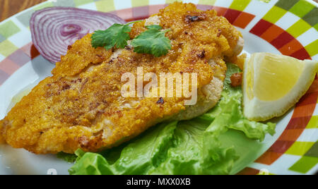 Bife milanesa - vitello milanese, piatto italiano, una varietà popolare di cotoletta Foto Stock