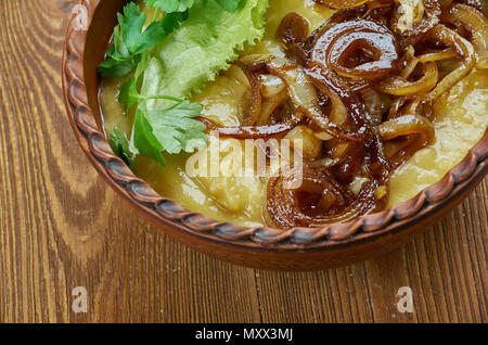 Split danese la zuppa di piselli e cipolle dorate. Foto Stock