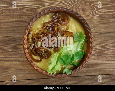 Split danese la zuppa di piselli e cipolle dorate. Foto Stock