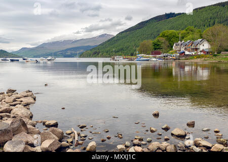 Vista sul Loch Tay vicino villaggio Kenmore, Scozia Foto Stock