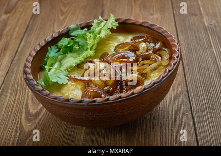 Split danese la zuppa di piselli e cipolle dorate. Foto Stock