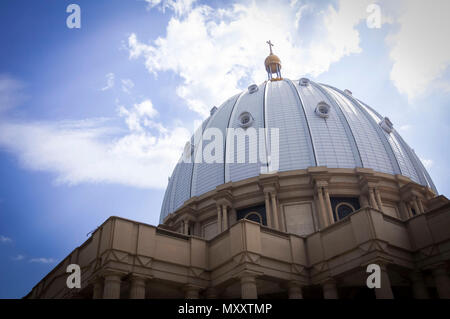 La cupola della Basilica cattolica di Nostra Signora della Pace (Basilica di Notre Dame de la Paix) a Yamoussoukro, in Costa d Avorio, la chiesa più grande del mondo. Foto Stock