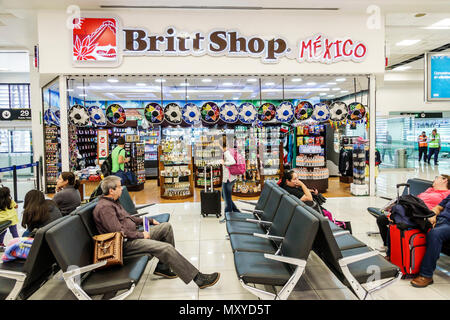 Città del Messico, Ispanico, Benito Juárez International Airport MEX, terminal gate, Britt Shop, negozio, souvenir, shopping shopper shopping negozi di mercato Marke Foto Stock