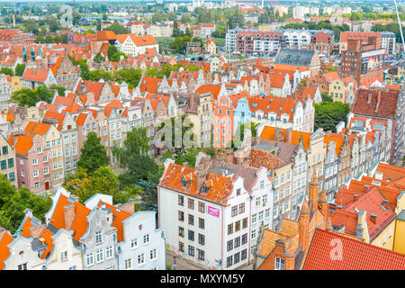 Gdansk, Polonia - 29 Luglio 2015: vista aerea dal vecchio municipio degli edifici nella parte storica della città di Danzica in Polonia. Foto Stock