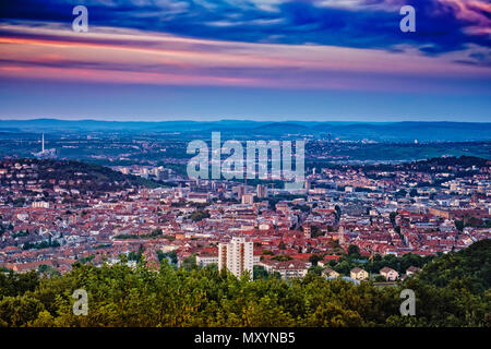 Stoccarda, Germania, all'alba, preso da Birkenkopf punto di vista. Foto Stock