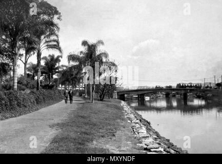 La Newstead Park, Breakfast Creek Road, Newstead e Breakfast Creek Bridge,. Il Brisbane Courier 6 novembre 1926 ENGARLEMENT DI NEWSTEAD PARK. 21073520? ) Il miglioramento di Newstead Park mediante aggiunta di circa due acri e mezzo dovrebbe essere completato nel gennaio prossimo. Per rendere il miglioramento di varie proprietà, sul quale sono state circa 11 case, furono ripresi dalla vecchia città di Brisbane consiglio. Foto Stock