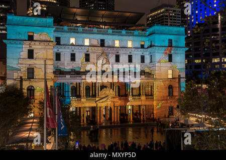 Installazione delle luci su Customs House, Circular Quay, Sydney, dotate di Snugglepot e Cuddlepie Foto Stock