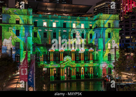 Installazione delle luci su Customs House, Circular Quay, Sydney, dotate di Snugglepot e Cuddlepie Foto Stock