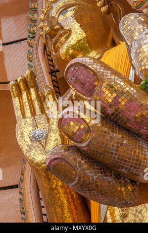 Wat Tham Seu o Grande Tempio del Buddha. Divieto Muang Chum Mu 3 Tambon Muang Chum, Amphoe Tha Muang, Kanchanaburi. Della Thailandia Foto Stock