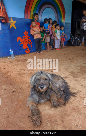 I bambini a casa e orfanotrofio, Kanachanaburi, Thailandia Foto Stock