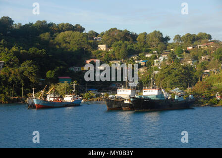 Barche da lavoro ormeggiata, St Lucia, dei Caraibi Foto Stock