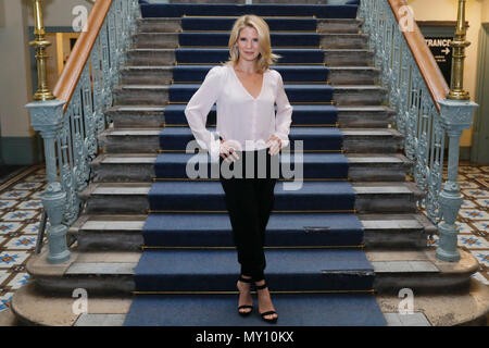 Londra REGNO UNITO. 5° giu, 2018. Kelli O'Hara, pone durante un photocall di Rogers e Hammerstain musicale del 'Il re ed io" a una prova studio a Londra, Regno Unito Martedì 5 giugno 2018. La produzione, interpretato da Ken Watanabe come il Re e Kelli O'Hara come Anna, si apre per le anteprime al London Palladium da giugno 21. Pihoto: Luca MacGregor Credit: Luke MacGregor/Alamy Live News Foto Stock