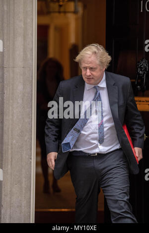 Londra, Regno Unito. 5 giugno 2018, Boris Johnson MP PC, Segretario agli Affari Esteri, lascia la riunione del gabinetto a 10 Downing Street, Londra, Regno Unito. Credit Ian Davidson/Alamy Live News Foto Stock
