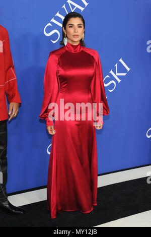 Brooklyn, NY, STATI UNITI D'AMERICA. Il 4 giugno, 2018. Diane Guerrero al 2018 CFDA Fashion Awards al Brooklyn Museum di New York City il 4 giugno 2018. Credito: John Palmer/media/punzone Alamy Live News Foto Stock