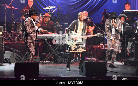 New York, NY, STATI UNITI D'AMERICA. Il 4 giugno, 2018. Tony! Toni! Il tono! Esegue all'Apollo molla Gala tappeto rosso Credito: Raymond Hagans/media/punzone Alamy Live News Foto Stock