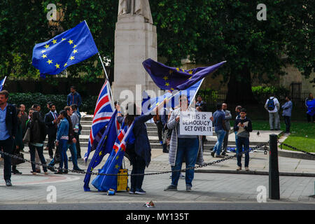 Londra, Regno Unito. 5° giu, 2018. Contatore Anti-Brexit Demo per soggiornare nell'UE Credito: Alex Cavendish/Alamy Live News Foto Stock