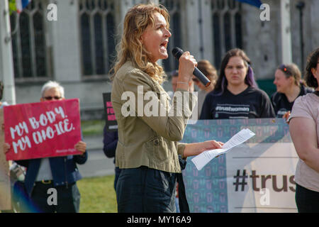 Londra, Regno Unito. 5 Giugno, 2018. Parità delle donne leader del Partito Sophie Walker a una manifestazione di protesta per l aborto in Irlanda del Nord il credito: Alex Cavendish/Alamy Live News Foto Stock