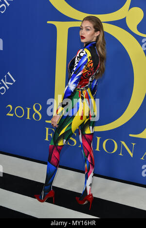 New York, Stati Uniti d'America. Il 4 giugno, 2018. Gigi Hadid assiste il 2018 CFDA Fashion Awards al Brooklyn Museum il 4 giugno 2018 a New York City. Credito: Erik Pendzich/Alamy Live News Foto Stock