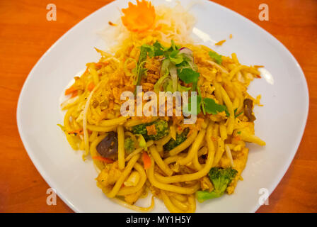 Udon tagliatelle con tofu, Praga, Repubblica Ceca Foto Stock
