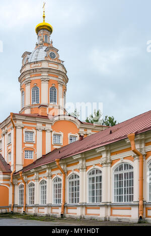 San Pietroburgo, Metropolitan edificio con torre sud-ovest di Alexander Nevsky Lavra Foto Stock