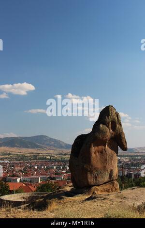 Marko's torri (Markove kuli) in Prilep in Macedonia con insolitamente pietra sagomata Foto Stock