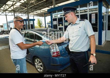 Tudora, Moldavia, controllo passaporti sul confine Moldovan-Ukrainian Foto Stock