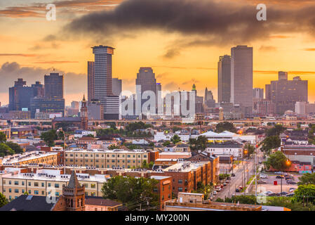 New Orleans, Louisiana, Stati Uniti d'America skyline del centro al tramonto. Foto Stock