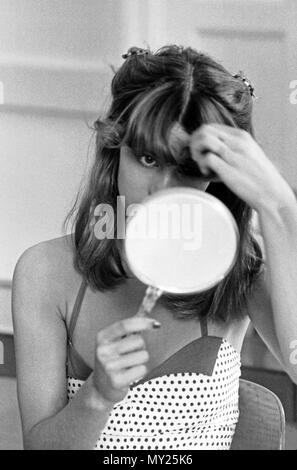 Deutsche Schauspielerin Nastassja bei den Dreharbeiten zu " Tatort: Reifezeugnis', Deutschland 1970er Jahre. Attrice tedesca Nastassja Kinski, Germania degli anni settanta. Foto Stock