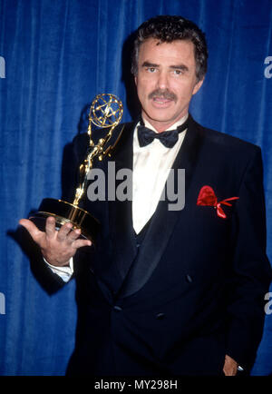 PASADENA, CA - 25 agosto: Attore Burt Reynolds assiste la xliii annuale di Primetime Emmy Awards su agosto 25, 1991 a Pasadena Civic Auditorium di Pasadena, in California. Foto di Barry re/Alamy Stock Photo Foto Stock