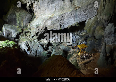 All'interno dell'unità PHU Kham grotta in Vang Vieng, Lao Foto Stock