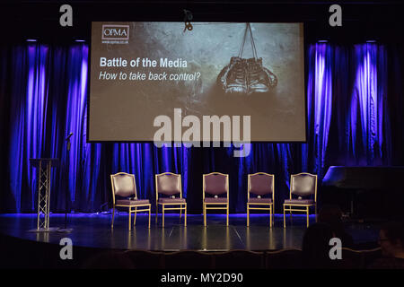 Scene dal 2018 OPMA (Oltremare Stampa e Media Association) Conferenza (Battaglia del Media) presso il Teatro Matcham nell'Ippodromo in Leiceste Foto Stock