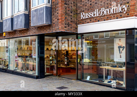 Russell & Bromley shopfront, Chichester Regno Unito Foto Stock