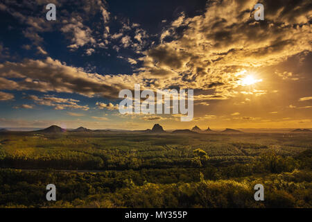 Vista della casa di vetro montagne al tramonto visibile dal cavallo selvatico Lookout Mountain Foto Stock