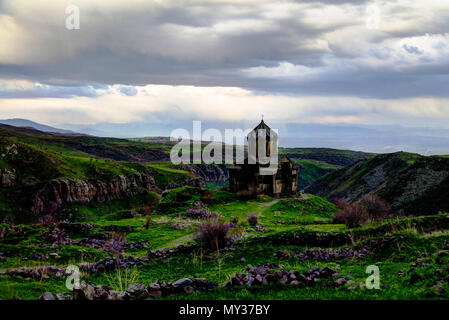 Vista tramonto alla Chiesa Vahramashen aka amberd Chiesa in Armenia Foto Stock